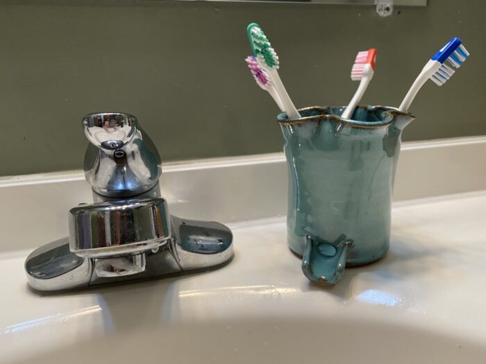 Teal Electric Toothbrush Holder